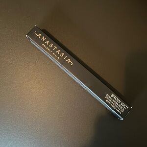 NIB Anastasia Beverly Hills brow wiz dark brown